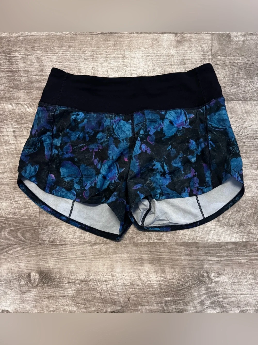 Lululemon Speed Up Shorts Floral Shift Blue/Black Multi Womens Sz. 4 Tall